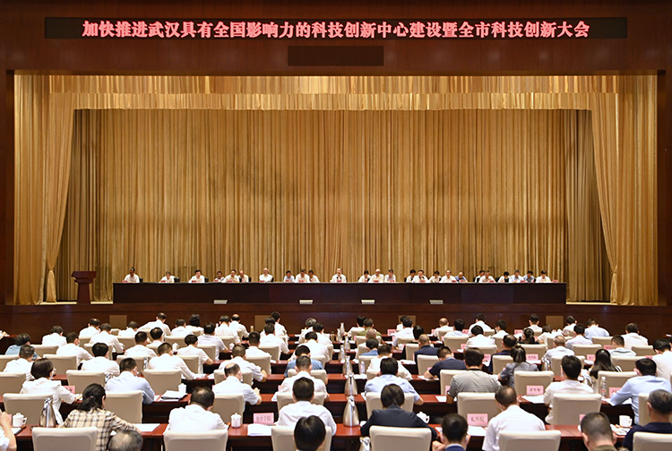 才聚荊楚布局武漢發(fā)展，勇?lián)萍甲粤⒆詮娛姑?/>
                            </div>
                            <div   id=