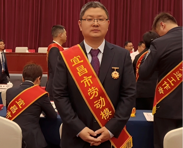祝賀！微特工程師張艷波榮獲宜昌市“勞動模范”稱號